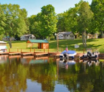 Lakeside Tranquility: Cabin Rentals on Lake Michigan in the Upper Peninsula