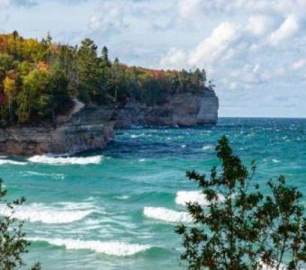 Charming Vacation Rentals Munising MI: Book Now!